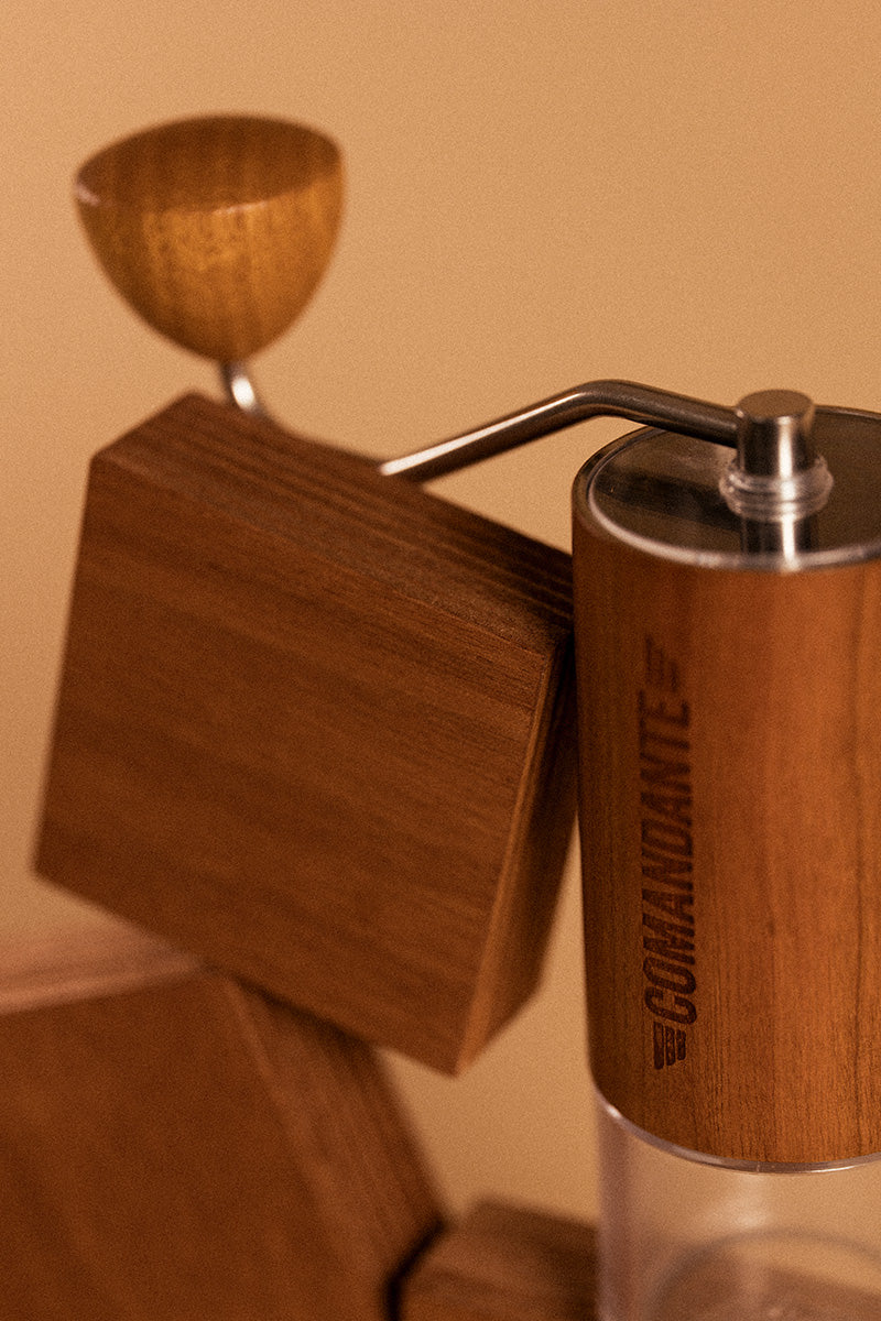 Moulin à café C40 MK4 Nitro Blade American Cherry, Comandante